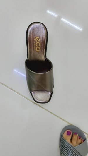 حذاء نسائي